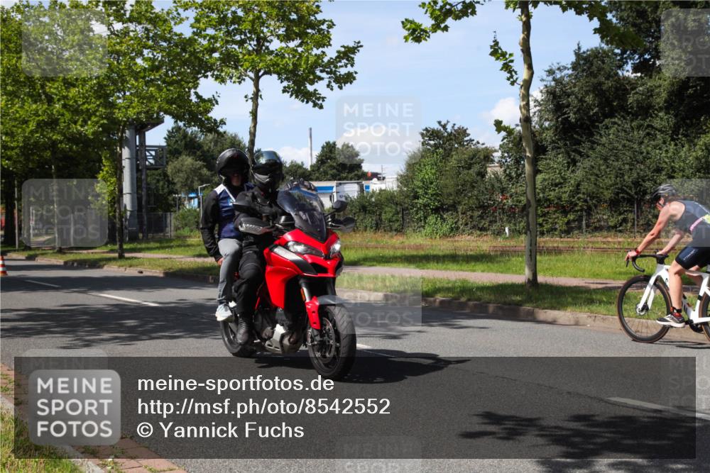 10.08.2025 - GEWOBA Citytriathlon Bremen Yannick Fuchs http://msf.ph/oto/8542552 10.08.2025 14:32:39 Radfahren 15, 82, 96, 118, 243, 284, 393, 420, 435 meine-sportfotos.de