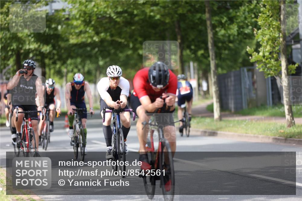 10.08.2025 - GEWOBA Citytriathlon Bremen Yannick Fuchs http://msf.ph/oto/8542561 10.08.2025 12:48:40 Radfahren 564, 616, 621, 627, 630, 655, 657, 687, 717, 793, 839, 857, 876, 897, 932, 1026 meine-sportfotos.de