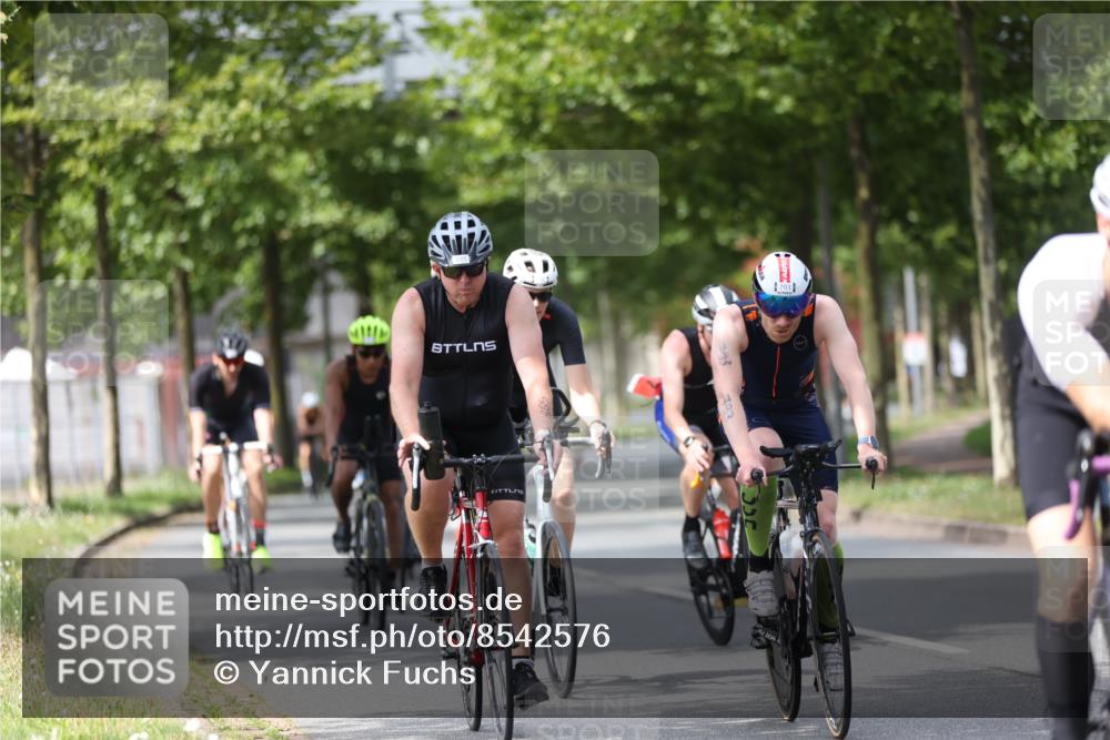 10.08.2025 - GEWOBA Citytriathlon Bremen Yannick Fuchs http://msf.ph/oto/8542576 10.08.2025 12:48:41 Radfahren 564, 616, 621, 627, 630, 655, 657, 687, 717, 793, 839, 857, 876, 897, 932, 1026 meine-sportfotos.de