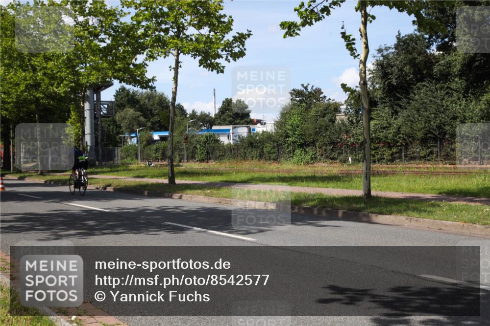 10.08.2025 - GEWOBA Citytriathlon Bremen Yannick Fuchs http://msf.ph/oto/8542577 10.08.2025 14:32:41 Radfahren 15, 82, 96, 118, 243, 393, 420, 435 meine-sportfotos.de