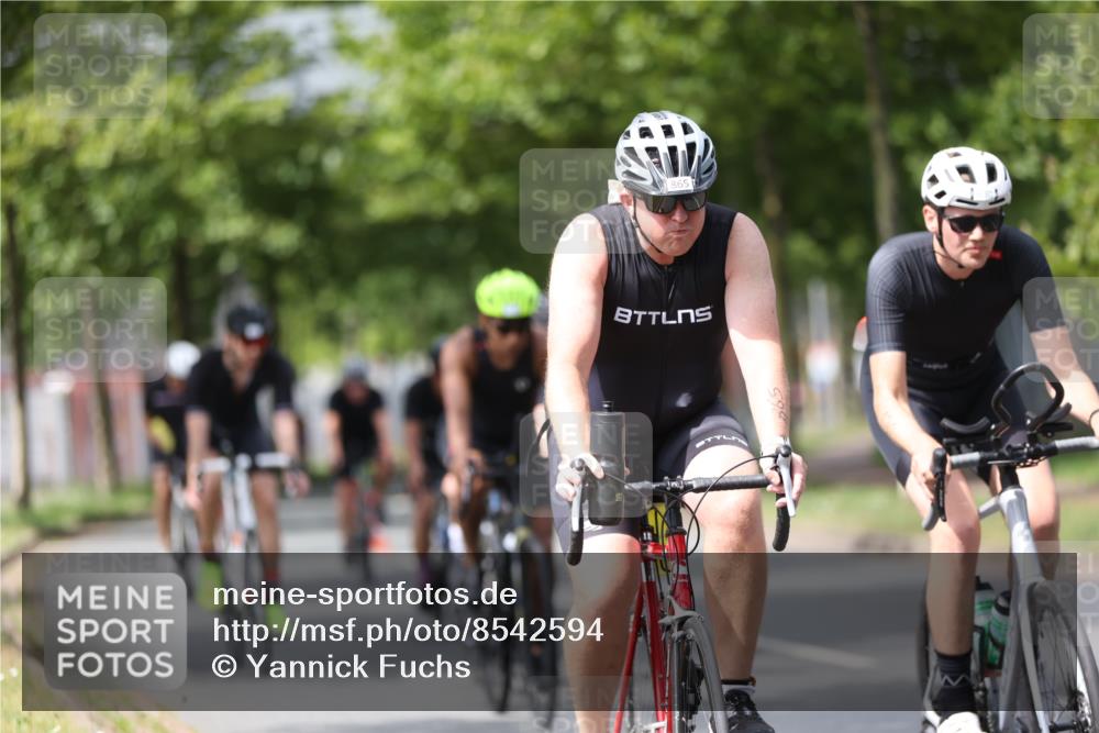 10.08.2025 - GEWOBA Citytriathlon Bremen Yannick Fuchs http://msf.ph/oto/8542594 10.08.2025 12:48:42 Radfahren 564, 578, 616, 621, 627, 630, 655, 657, 687, 717, 793, 839, 857, 876, 897, 932, 1026 meine-sportfotos.de