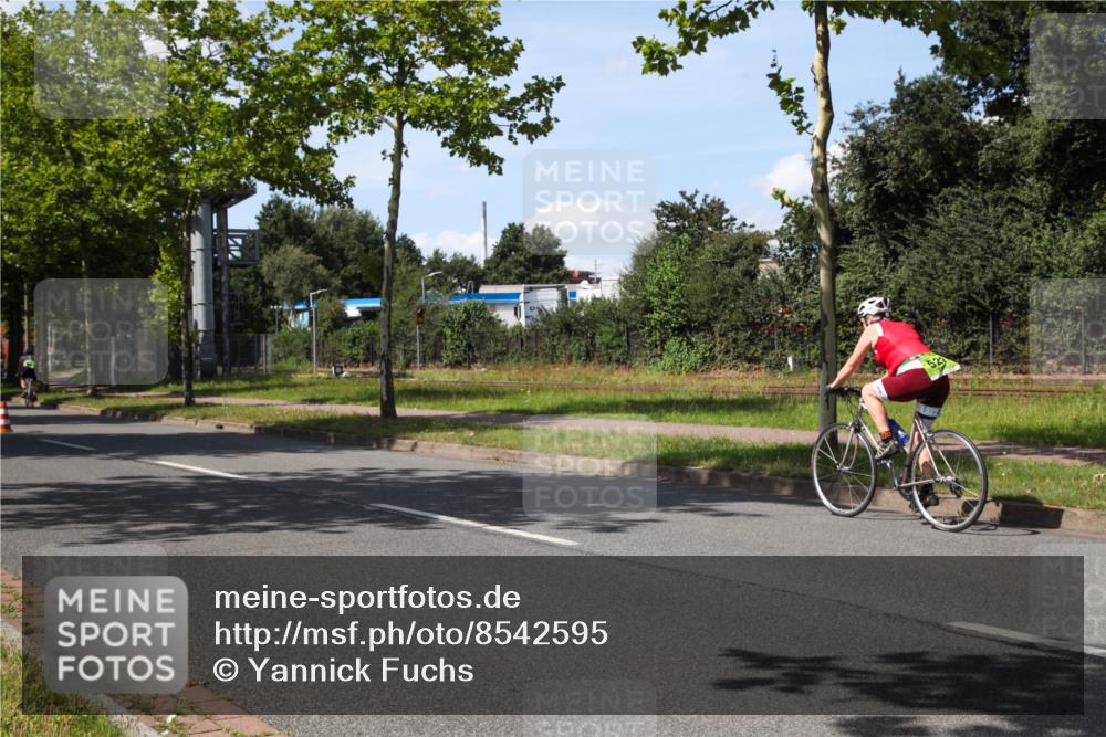 10.08.2025 - GEWOBA Citytriathlon Bremen Yannick Fuchs http://msf.ph/oto/8542595 10.08.2025 14:32:43 Radfahren 15, 82, 96, 118, 243, 393, 420, 435 meine-sportfotos.de