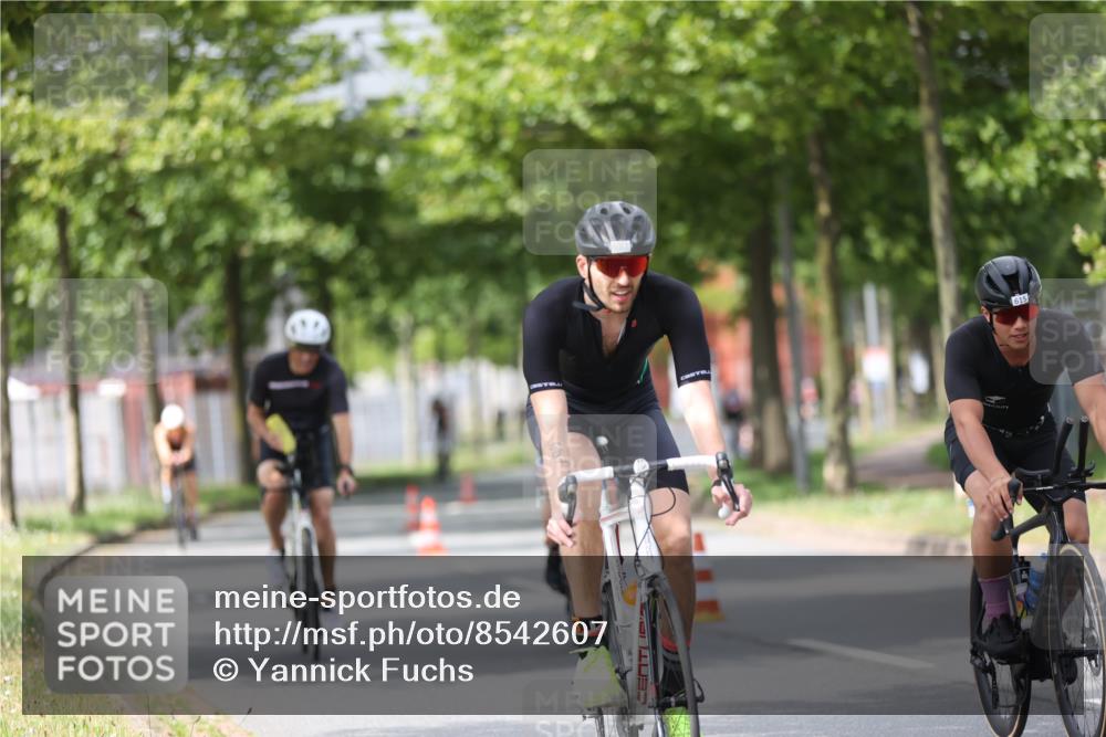 10.08.2025 - GEWOBA Citytriathlon Bremen Yannick Fuchs http://msf.ph/oto/8542607 10.08.2025 12:48:43 Radfahren 564, 578, 616, 621, 627, 630, 655, 657, 687, 717, 788, 793, 857, 876, 897, 932, 1026 meine-sportfotos.de