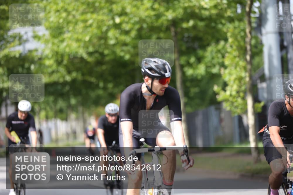 10.08.2025 - GEWOBA Citytriathlon Bremen Yannick Fuchs http://msf.ph/oto/8542612 10.08.2025 12:48:43 Radfahren 564, 578, 616, 621, 627, 630, 655, 657, 687, 717, 788, 793, 857, 876, 897, 932, 1026 meine-sportfotos.de