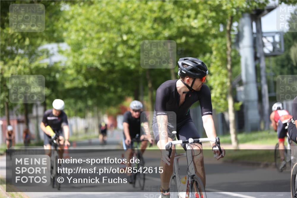 10.08.2025 - GEWOBA Citytriathlon Bremen Yannick Fuchs http://msf.ph/oto/8542615 10.08.2025 12:48:43 Radfahren 564, 578, 616, 621, 627, 630, 655, 657, 687, 717, 788, 793, 857, 876, 897, 932, 1026 meine-sportfotos.de