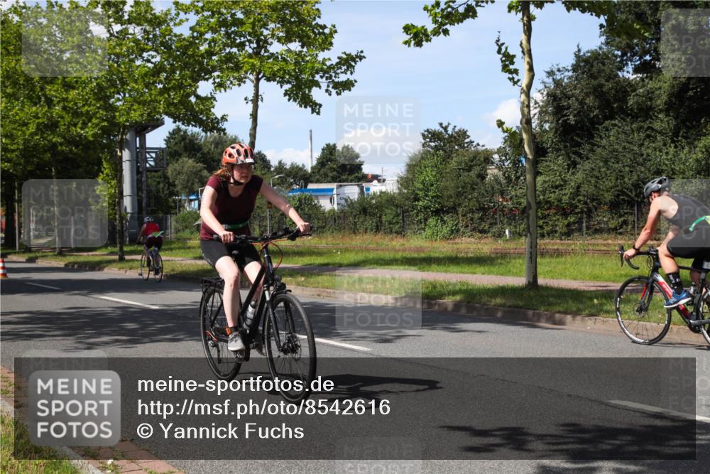 10.08.2025 - GEWOBA Citytriathlon Bremen Yannick Fuchs http://msf.ph/oto/8542616 10.08.2025 14:32:46 Radfahren 15, 82, 96, 118, 122, 243, 387, 420, 435, 501 meine-sportfotos.de