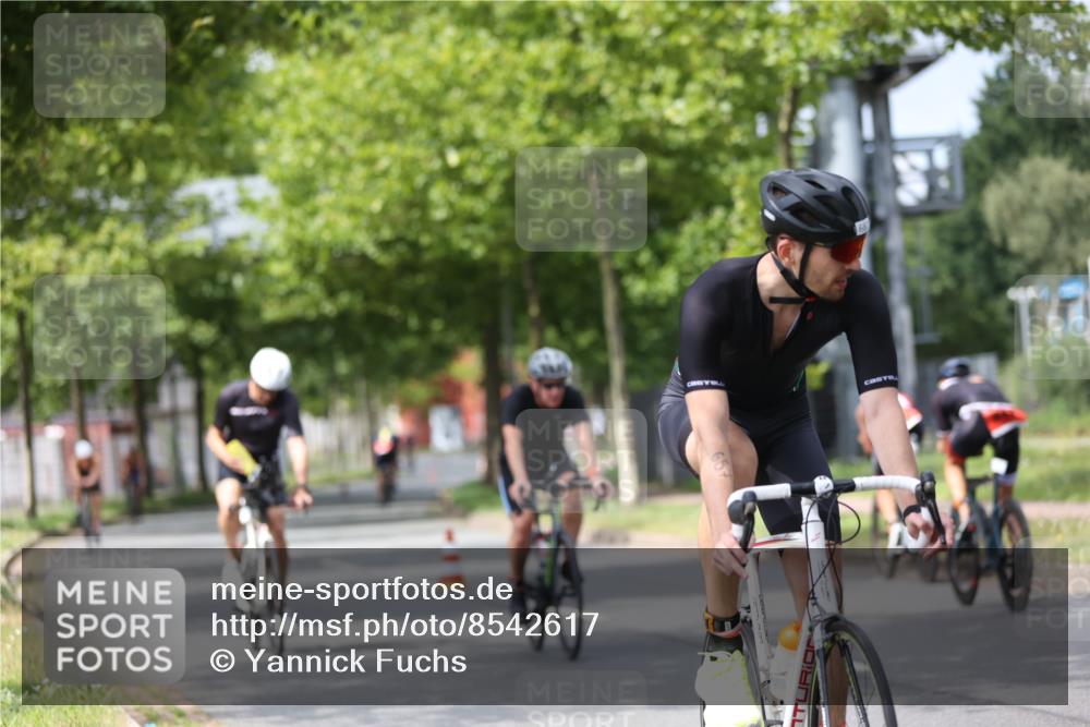 10.08.2025 - GEWOBA Citytriathlon Bremen Yannick Fuchs http://msf.ph/oto/8542617 10.08.2025 12:48:43 Radfahren 564, 578, 616, 621, 627, 630, 655, 657, 687, 717, 788, 793, 857, 876, 897, 932, 1026 meine-sportfotos.de