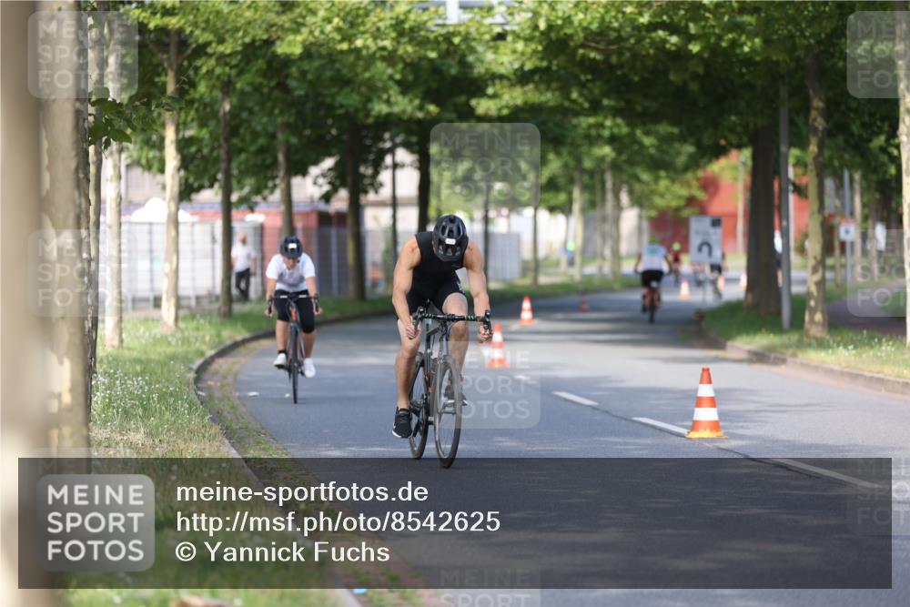 10.08.2025 - GEWOBA Citytriathlon Bremen Yannick Fuchs http://msf.ph/oto/8542625 10.08.2025 10:41:51 Radfahren 3, 9, 41, 177, 223, 395, 410 meine-sportfotos.de