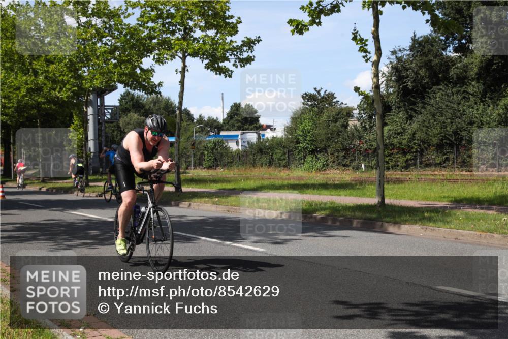 10.08.2025 - GEWOBA Citytriathlon Bremen Yannick Fuchs http://msf.ph/oto/8542629 10.08.2025 14:32:48 Radfahren 15, 82, 96, 118, 122, 243, 357, 387, 420, 435, 501 meine-sportfotos.de
