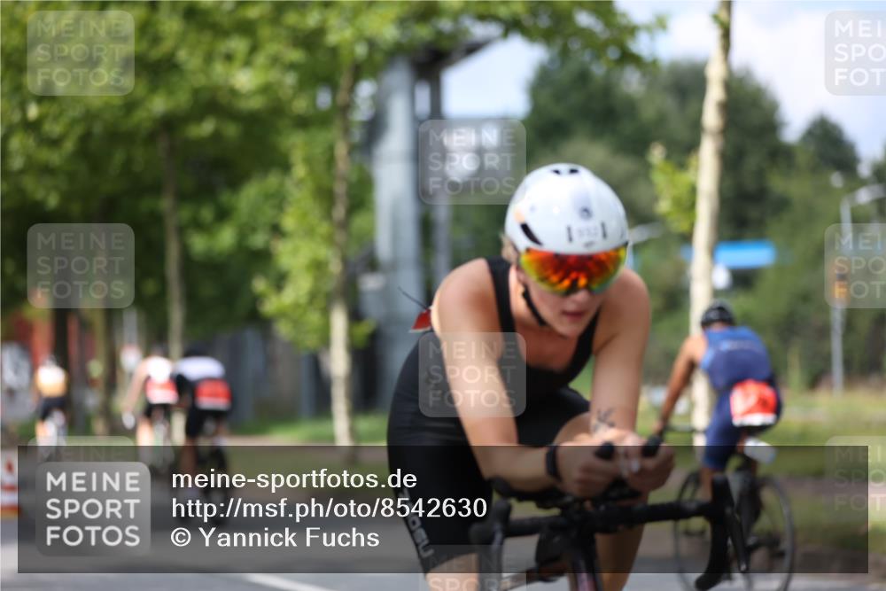 10.08.2025 - GEWOBA Citytriathlon Bremen Yannick Fuchs http://msf.ph/oto/8542630 10.08.2025 12:48:48 Radfahren 564, 578, 616, 621, 627, 630, 649, 655, 657, 687, 717, 788, 793, 857, 876, 897, 932, 1026 meine-sportfotos.de
