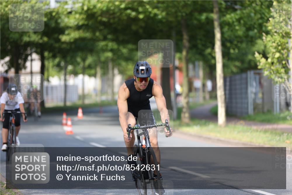 10.08.2025 - GEWOBA Citytriathlon Bremen Yannick Fuchs http://msf.ph/oto/8542631 10.08.2025 10:41:52 Radfahren 3, 9, 41, 177, 223, 395, 410 meine-sportfotos.de