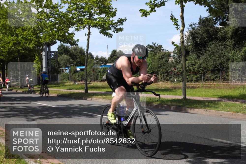 10.08.2025 - GEWOBA Citytriathlon Bremen Yannick Fuchs http://msf.ph/oto/8542632 10.08.2025 14:32:48 Radfahren 15, 82, 96, 118, 122, 243, 357, 387, 420, 435, 501 meine-sportfotos.de