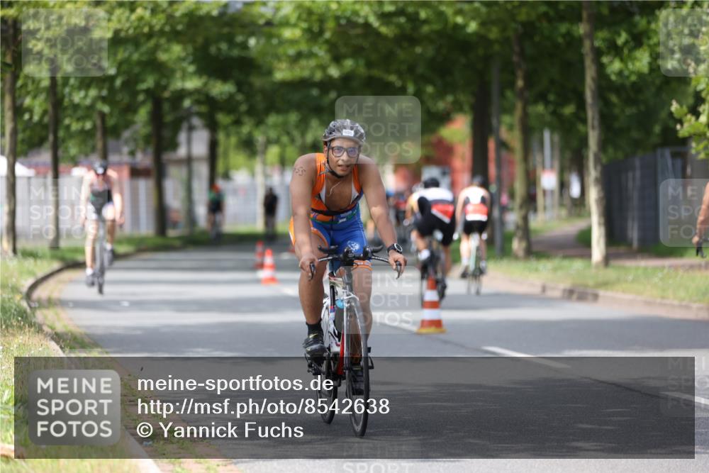 10.08.2025 - GEWOBA Citytriathlon Bremen Yannick Fuchs http://msf.ph/oto/8542638 10.08.2025 12:48:49 Radfahren 564, 578, 616, 621, 627, 630, 649, 655, 657, 687, 717, 788, 793, 857, 876, 897, 932, 1010, 1026 meine-sportfotos.de