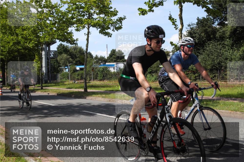 10.08.2025 - GEWOBA Citytriathlon Bremen Yannick Fuchs http://msf.ph/oto/8542639 10.08.2025 14:32:49 Radfahren 15, 82, 96, 118, 122, 243, 357, 387, 420, 435, 501 meine-sportfotos.de