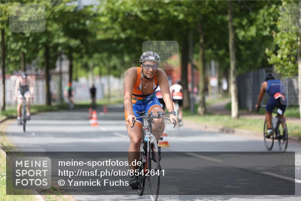 10.08.2025 - GEWOBA Citytriathlon Bremen Yannick Fuchs http://msf.ph/oto/8542641 10.08.2025 12:48:49 Radfahren 564, 578, 616, 621, 627, 630, 649, 655, 657, 687, 717, 788, 793, 857, 876, 897, 932, 1010, 1026 meine-sportfotos.de