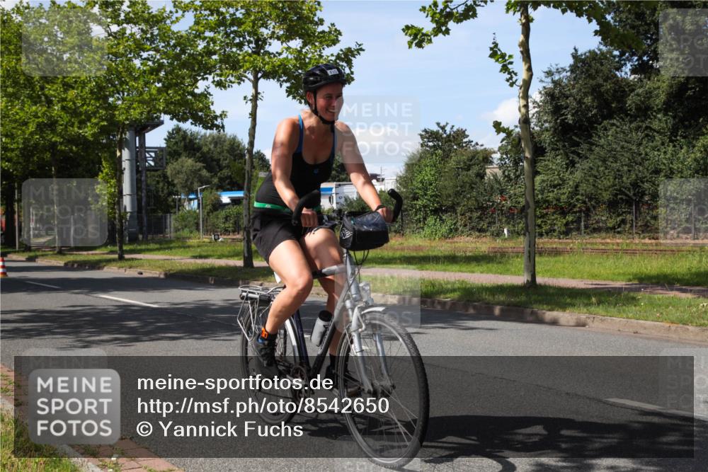 10.08.2025 - GEWOBA Citytriathlon Bremen Yannick Fuchs http://msf.ph/oto/8542650 10.08.2025 14:32:52 Radfahren 15, 82, 96, 118, 122, 243, 357, 387, 420, 435, 501 meine-sportfotos.de