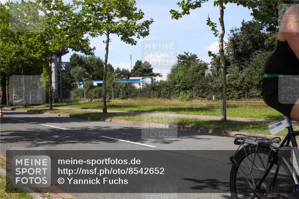 10.08.2025 - GEWOBA Citytriathlon Bremen Yannick Fuchs http://msf.ph/oto/8542652 10.08.2025 14:32:52 Radfahren 15, 82, 96, 118, 122, 243, 357, 387, 420, 435, 501 meine-sportfotos.de