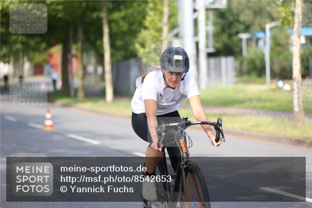 10.08.2025 - GEWOBA Citytriathlon Bremen Yannick Fuchs http://msf.ph/oto/8542653 10.08.2025 10:41:54 Radfahren 3, 9, 41, 177, 223, 395, 410 meine-sportfotos.de