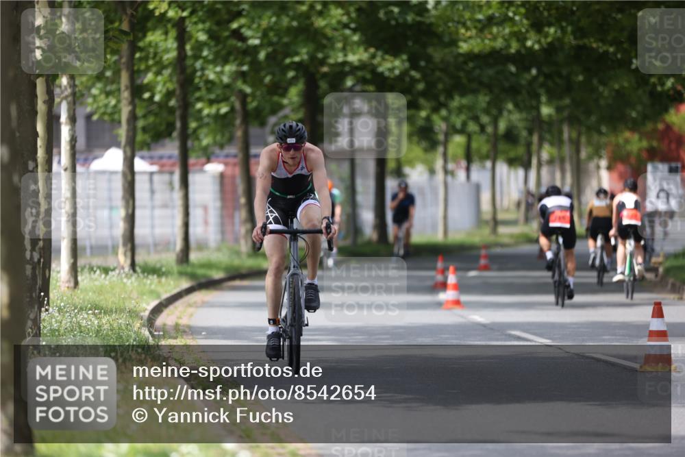 10.08.2025 - GEWOBA Citytriathlon Bremen Yannick Fuchs http://msf.ph/oto/8542654 10.08.2025 12:48:50 Radfahren 564, 578, 616, 621, 627, 630, 641, 649, 655, 657, 687, 717, 788, 793, 857, 876, 897, 932, 1010 meine-sportfotos.de