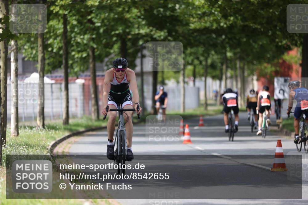 10.08.2025 - GEWOBA Citytriathlon Bremen Yannick Fuchs http://msf.ph/oto/8542655 10.08.2025 12:48:50 Radfahren 564, 578, 616, 621, 627, 630, 641, 649, 655, 657, 687, 717, 788, 793, 857, 876, 897, 932, 1010 meine-sportfotos.de