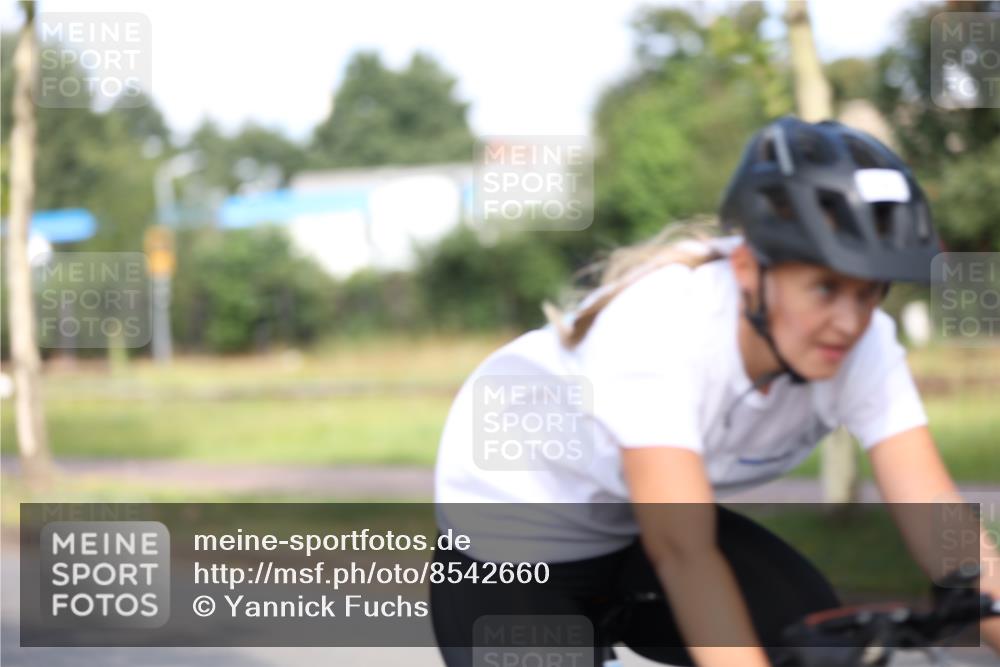 10.08.2025 - GEWOBA Citytriathlon Bremen Yannick Fuchs http://msf.ph/oto/8542660 10.08.2025 10:41:55 Radfahren 3, 9, 41, 177, 223, 395, 410 meine-sportfotos.de