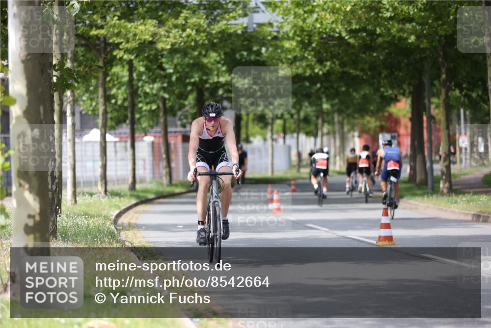 10.08.2025 - GEWOBA Citytriathlon Bremen Yannick Fuchs http://msf.ph/oto/8542664 10.08.2025 12:48:50 Radfahren 564, 578, 616, 621, 627, 630, 641, 649, 655, 657, 687, 717, 788, 793, 857, 876, 897, 932, 1010 meine-sportfotos.de