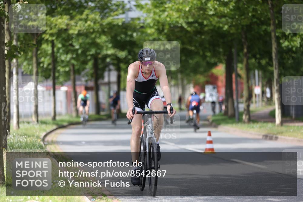 10.08.2025 - GEWOBA Citytriathlon Bremen Yannick Fuchs http://msf.ph/oto/8542667 10.08.2025 12:48:51 Radfahren 564, 578, 616, 621, 627, 630, 641, 649, 655, 657, 682, 687, 717, 788, 793, 857, 863, 876, 897, 932, 1010 meine-sportfotos.de