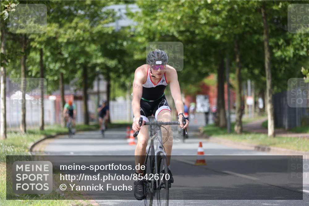 10.08.2025 - GEWOBA Citytriathlon Bremen Yannick Fuchs http://msf.ph/oto/8542670 10.08.2025 12:48:51 Radfahren 564, 578, 616, 621, 627, 630, 641, 649, 655, 657, 682, 687, 717, 788, 793, 857, 863, 876, 897, 932, 1010 meine-sportfotos.de