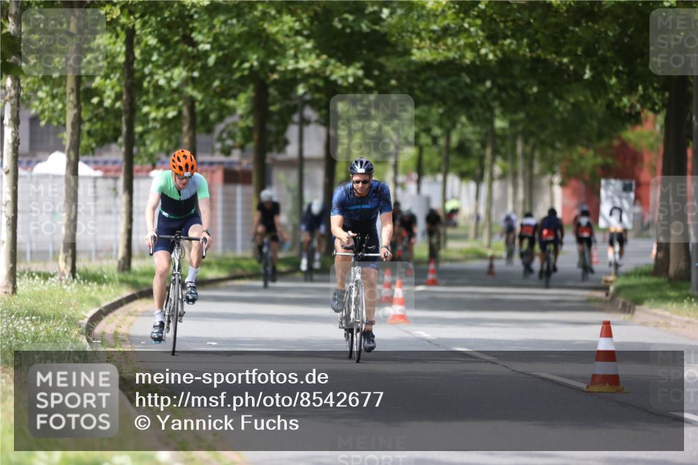 10.08.2025 - GEWOBA Citytriathlon Bremen Yannick Fuchs http://msf.ph/oto/8542677 10.08.2025 12:48:54 Radfahren 564, 578, 616, 621, 627, 641, 649, 655, 657, 682, 687, 717, 788, 793, 857, 863, 897, 932, 1010, 1027 meine-sportfotos.de