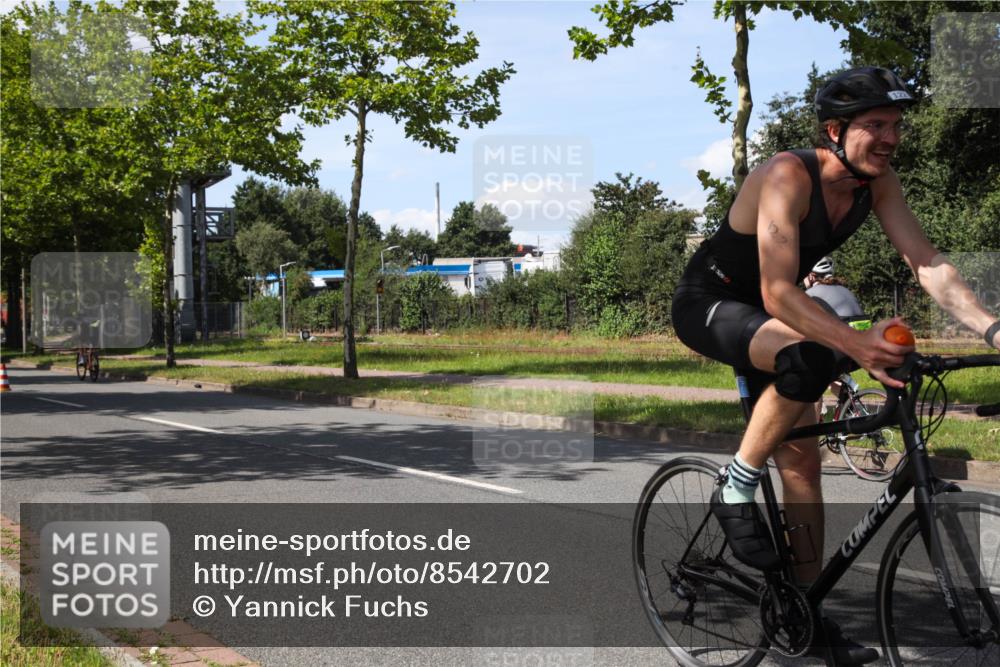 10.08.2025 - GEWOBA Citytriathlon Bremen Yannick Fuchs http://msf.ph/oto/8542702 10.08.2025 14:32:57 Radfahren 14, 15, 37, 82, 96, 118, 122, 243, 357, 387, 435, 501 meine-sportfotos.de