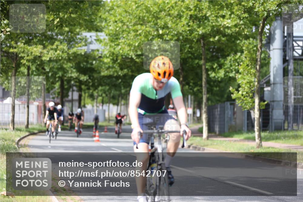 10.08.2025 - GEWOBA Citytriathlon Bremen Yannick Fuchs http://msf.ph/oto/8542707 10.08.2025 12:48:57 Radfahren 578, 621, 627, 641, 649, 655, 682, 788, 857, 863, 932, 950, 1010, 1027 meine-sportfotos.de