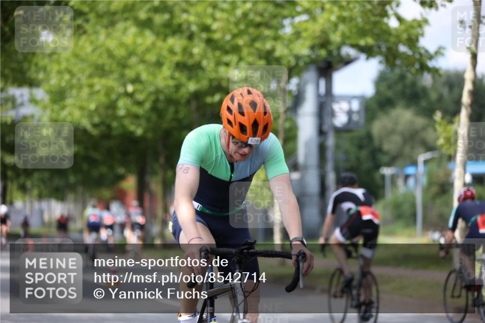 10.08.2025 - GEWOBA Citytriathlon Bremen Yannick Fuchs http://msf.ph/oto/8542714 10.08.2025 12:48:57 Radfahren 578, 621, 627, 641, 649, 655, 682, 788, 857, 863, 932, 950, 1010, 1027 meine-sportfotos.de