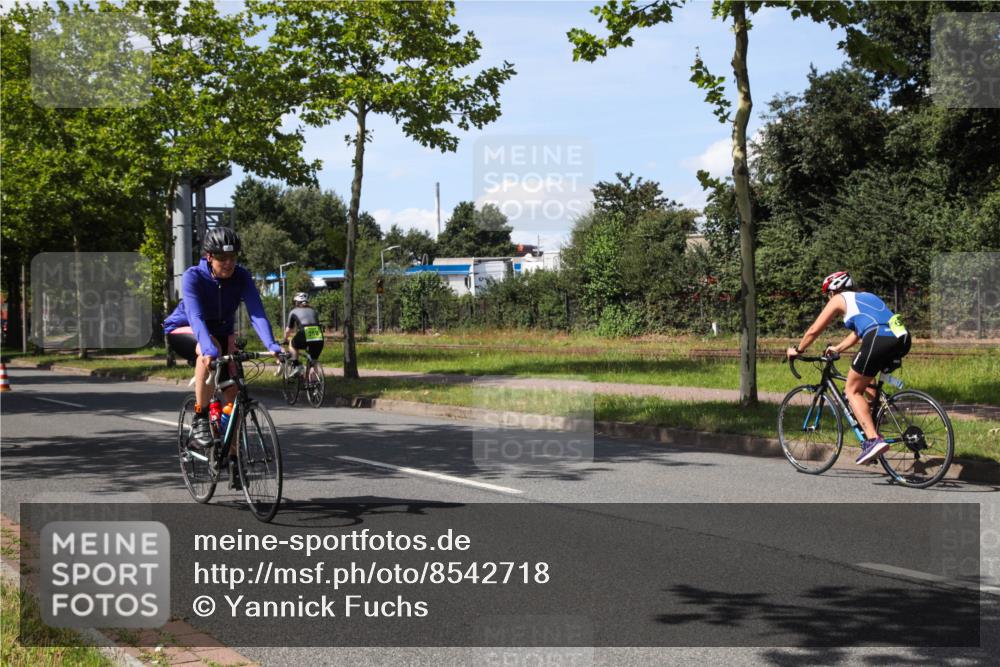 10.08.2025 - GEWOBA Citytriathlon Bremen Yannick Fuchs http://msf.ph/oto/8542718 10.08.2025 14:32:59 Radfahren 14, 15, 37, 82, 93, 96, 118, 122, 243, 357, 387, 435, 473, 501 meine-sportfotos.de