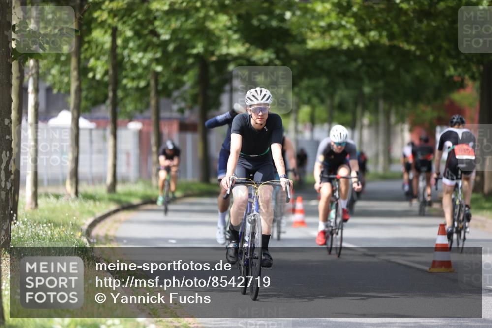 10.08.2025 - GEWOBA Citytriathlon Bremen Yannick Fuchs http://msf.ph/oto/8542719 10.08.2025 12:48:59 Radfahren 578, 621, 641, 649, 655, 682, 788, 863, 932, 950, 1010, 1027 meine-sportfotos.de