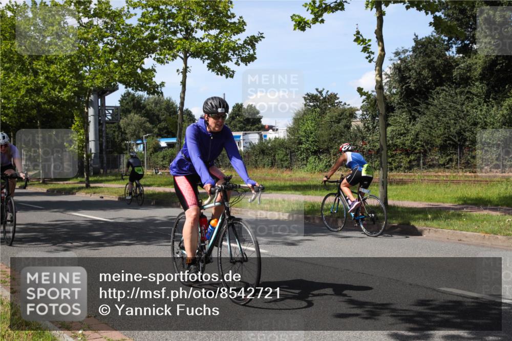 10.08.2025 - GEWOBA Citytriathlon Bremen Yannick Fuchs http://msf.ph/oto/8542721 10.08.2025 14:32:59 Radfahren 14, 15, 37, 82, 93, 96, 118, 122, 243, 357, 387, 435, 473, 501 meine-sportfotos.de