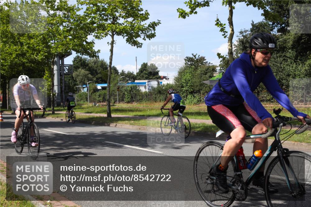 10.08.2025 - GEWOBA Citytriathlon Bremen Yannick Fuchs http://msf.ph/oto/8542722 10.08.2025 14:33:00 Radfahren 14, 15, 37, 82, 93, 96, 118, 122, 243, 357, 387, 473, 501 meine-sportfotos.de