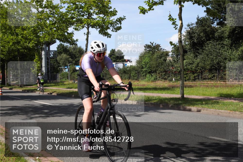 10.08.2025 - GEWOBA Citytriathlon Bremen Yannick Fuchs http://msf.ph/oto/8542728 10.08.2025 14:33:00 Radfahren 14, 15, 37, 82, 93, 96, 118, 122, 243, 357, 387, 473, 501 meine-sportfotos.de