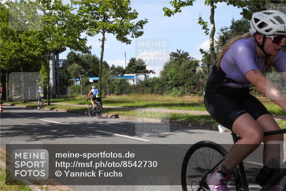 10.08.2025 - GEWOBA Citytriathlon Bremen Yannick Fuchs http://msf.ph/oto/8542730 10.08.2025 14:33:00 Radfahren 14, 15, 37, 82, 93, 96, 118, 122, 243, 357, 387, 473, 501 meine-sportfotos.de