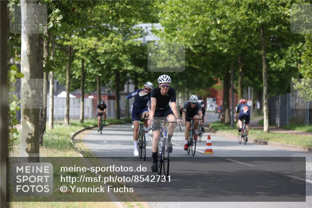 10.08.2025 - GEWOBA Citytriathlon Bremen Yannick Fuchs http://msf.ph/oto/8542731 10.08.2025 12:49:00 Radfahren 578, 621, 641, 649, 655, 682, 788, 863, 932, 950, 1010, 1027 meine-sportfotos.de