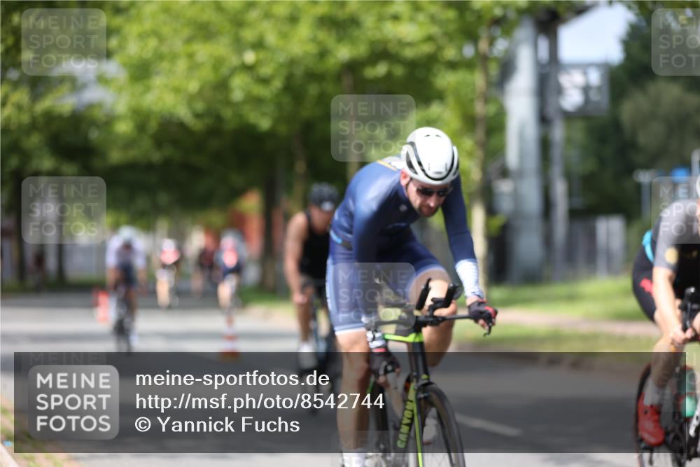 10.08.2025 - GEWOBA Citytriathlon Bremen Yannick Fuchs http://msf.ph/oto/8542744 10.08.2025 12:49:01 Radfahren 578, 621, 641, 649, 655, 682, 788, 863, 932, 950, 1010, 1027 meine-sportfotos.de