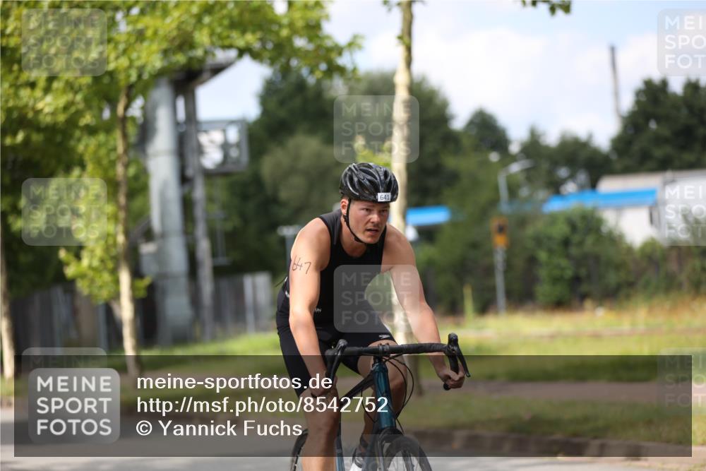 10.08.2025 - GEWOBA Citytriathlon Bremen Yannick Fuchs http://msf.ph/oto/8542752 10.08.2025 12:49:02 Radfahren 578, 621, 641, 649, 655, 682, 788, 863, 950, 1010, 1027 meine-sportfotos.de