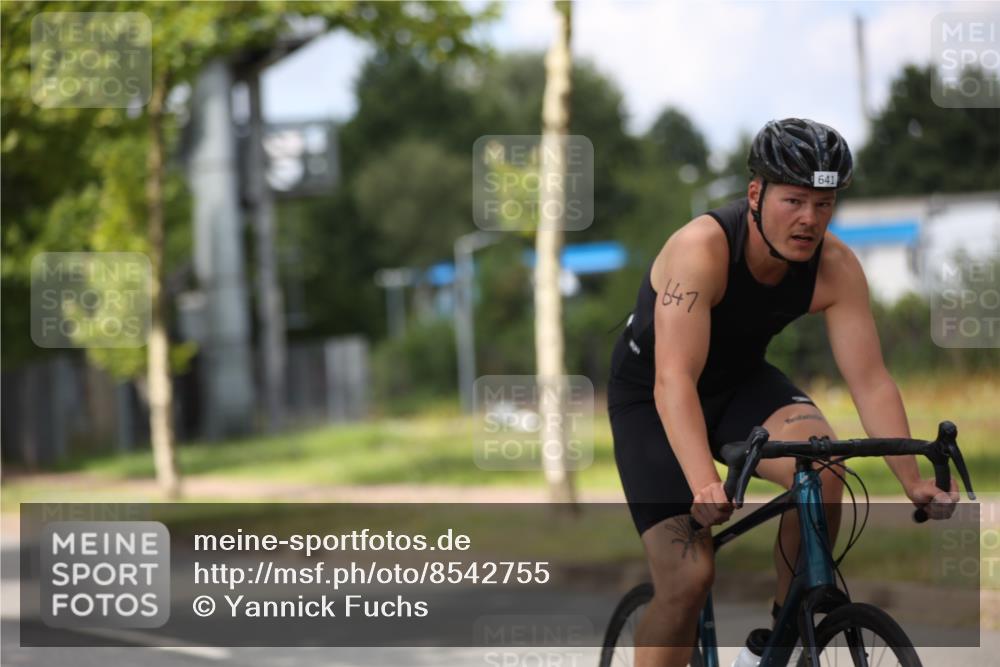 10.08.2025 - GEWOBA Citytriathlon Bremen Yannick Fuchs http://msf.ph/oto/8542755 10.08.2025 12:49:02 Radfahren 578, 621, 641, 649, 655, 682, 788, 863, 950, 1010, 1027 meine-sportfotos.de