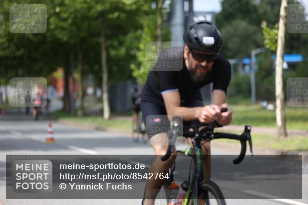 10.08.2025 - GEWOBA Citytriathlon Bremen Yannick Fuchs http://msf.ph/oto/8542764 10.08.2025 12:49:04 Radfahren 578, 621, 641, 649, 682, 788, 863, 950, 1010, 1027 meine-sportfotos.de