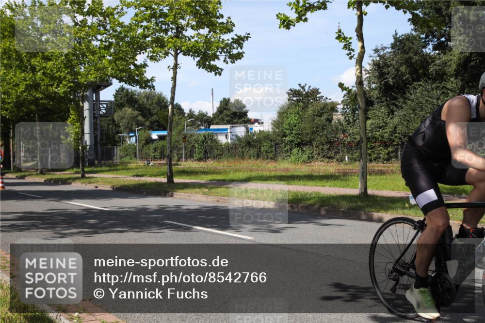 10.08.2025 - GEWOBA Citytriathlon Bremen Yannick Fuchs http://msf.ph/oto/8542766 10.08.2025 14:33:04 Radfahren 14, 15, 37, 82, 93, 122, 207, 357, 387, 473, 501 meine-sportfotos.de