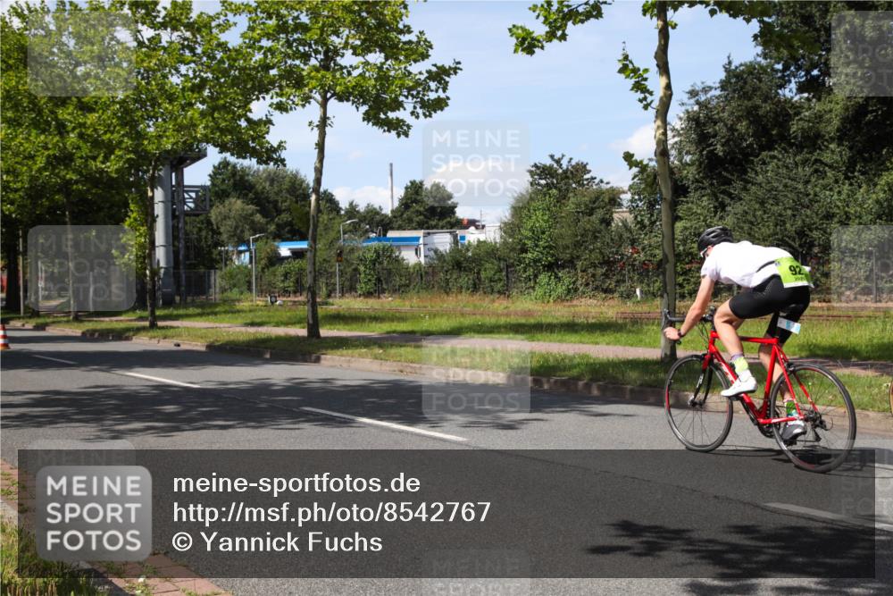 10.08.2025 - GEWOBA Citytriathlon Bremen Yannick Fuchs http://msf.ph/oto/8542767 10.08.2025 14:33:04 Radfahren 14, 15, 37, 82, 93, 122, 207, 357, 387, 473, 501 meine-sportfotos.de