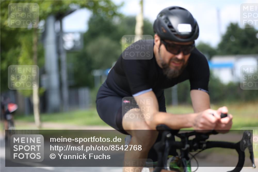 10.08.2025 - GEWOBA Citytriathlon Bremen Yannick Fuchs http://msf.ph/oto/8542768 10.08.2025 12:49:04 Radfahren 578, 621, 641, 649, 682, 788, 863, 950, 1010, 1027 meine-sportfotos.de