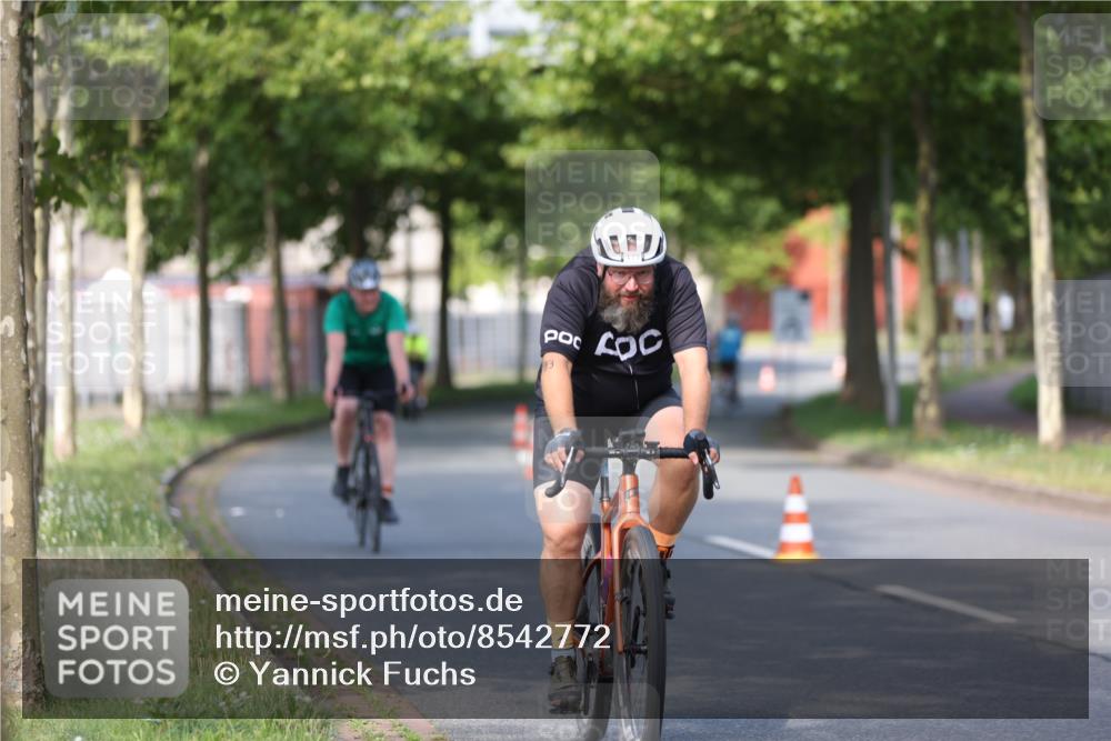 10.08.2025 - GEWOBA Citytriathlon Bremen Yannick Fuchs http://msf.ph/oto/8542772 10.08.2025 10:42:17 Radfahren 25, 131, 167, 189 meine-sportfotos.de