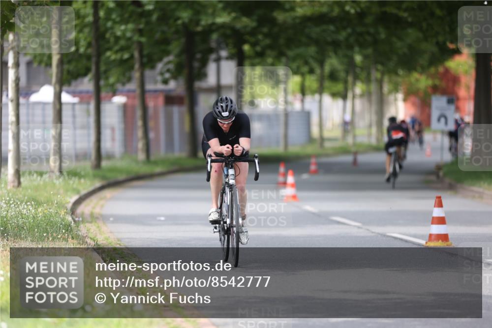 10.08.2025 - GEWOBA Citytriathlon Bremen Yannick Fuchs http://msf.ph/oto/8542777 10.08.2025 12:49:07 Radfahren 578, 641, 649, 682, 788, 840, 863, 950, 1010, 1027 meine-sportfotos.de