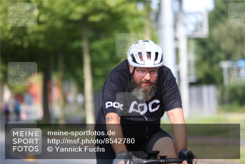 10.08.2025 - GEWOBA Citytriathlon Bremen Yannick Fuchs http://msf.ph/oto/8542780 10.08.2025 10:42:18 Radfahren 25, 131, 167, 189 meine-sportfotos.de
