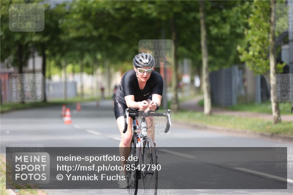 10.08.2025 - GEWOBA Citytriathlon Bremen Yannick Fuchs http://msf.ph/oto/8542790 10.08.2025 12:49:08 Radfahren 593, 641, 649, 682, 788, 806, 840, 863, 950, 1010, 1027 meine-sportfotos.de